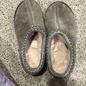 Girls light gray slide on UGGs size 7